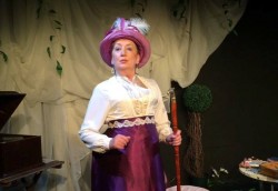 Billie Traynor as Gwendolen Moncrieff